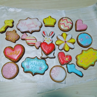 icing cookies